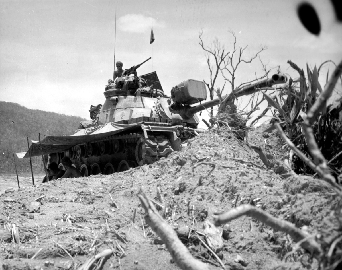 Xuất hiện trong Chiến tranh Việt Nam từ năm 1968 cùng với sự leo thang của cuộc chiến này, xe tăng M48 Patton đã từng được hy vọng là loại xe tăng đủ khả năng để đối đầu với hỏa lực chống tăng của lực lượng quân giải phóng. Nguồn ảnh: Alan.