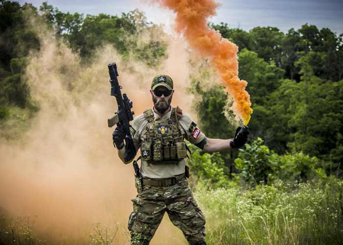 Với mỗi màu khói khác nhau tương ứng với một mệnh lệnh khác nhau theo thỏa thuận từ trước khi người lính đặt chân ra chiến trường. Nguồn ảnh: Flickr.