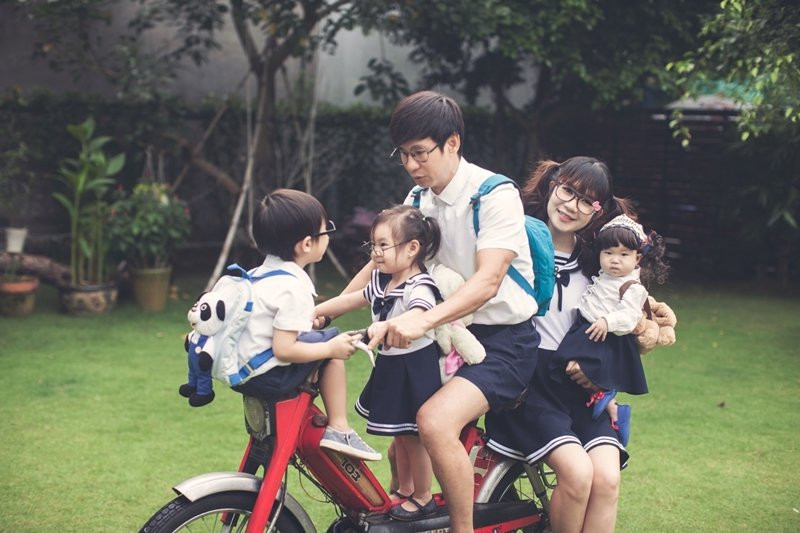 Lý Hải và Minh Hà cách đây vài năm, khi mới sinh ba con