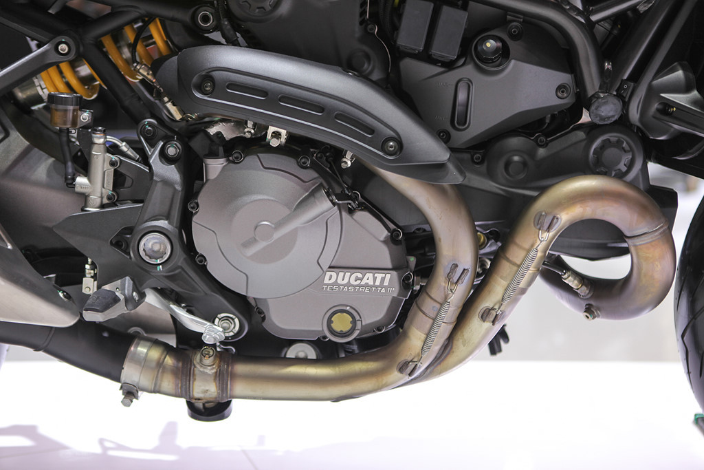 Tuy nhiên, động thải này được Ducati giải thích là để Monster 821 2018 phù hợp với tiêu chuẩn khí thải Euro4.