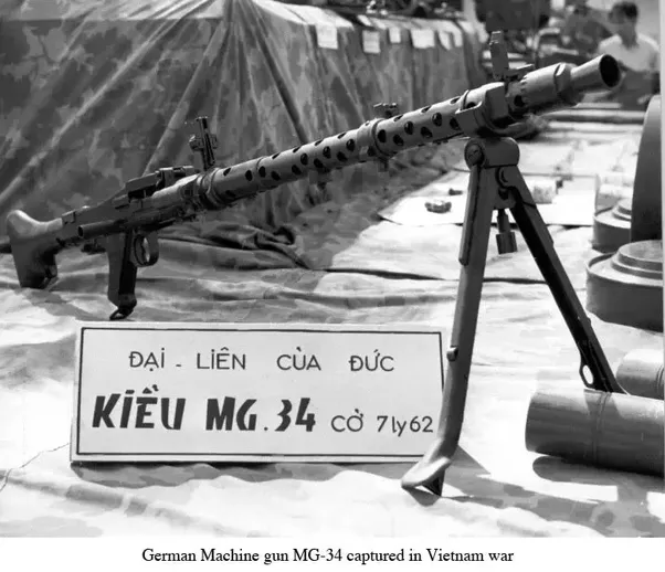 Tuy nhiên, càng về sau loại đạn sử dụng cho khẩu súng máy chuẩn Đức này càng khan hiếm, thêm vào đó là các loại trung liên cá nhân và súng phòng không 12,7mm chuẩn Liên Xô được viện trợ nhiều hơn nên dần dần ta đã loại bỏ loại vũ khí này trong biên chế. Nguồn ảnh: WWII.