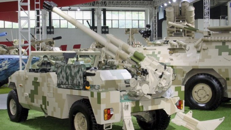 Trọng lượng của loại pháo tự hành này được công bố là chỉ khoảng 5 tấn - nghĩa là hoàn toàn phù hợp với khả năng "nhảy dù" từ trên máy bay vận tải.