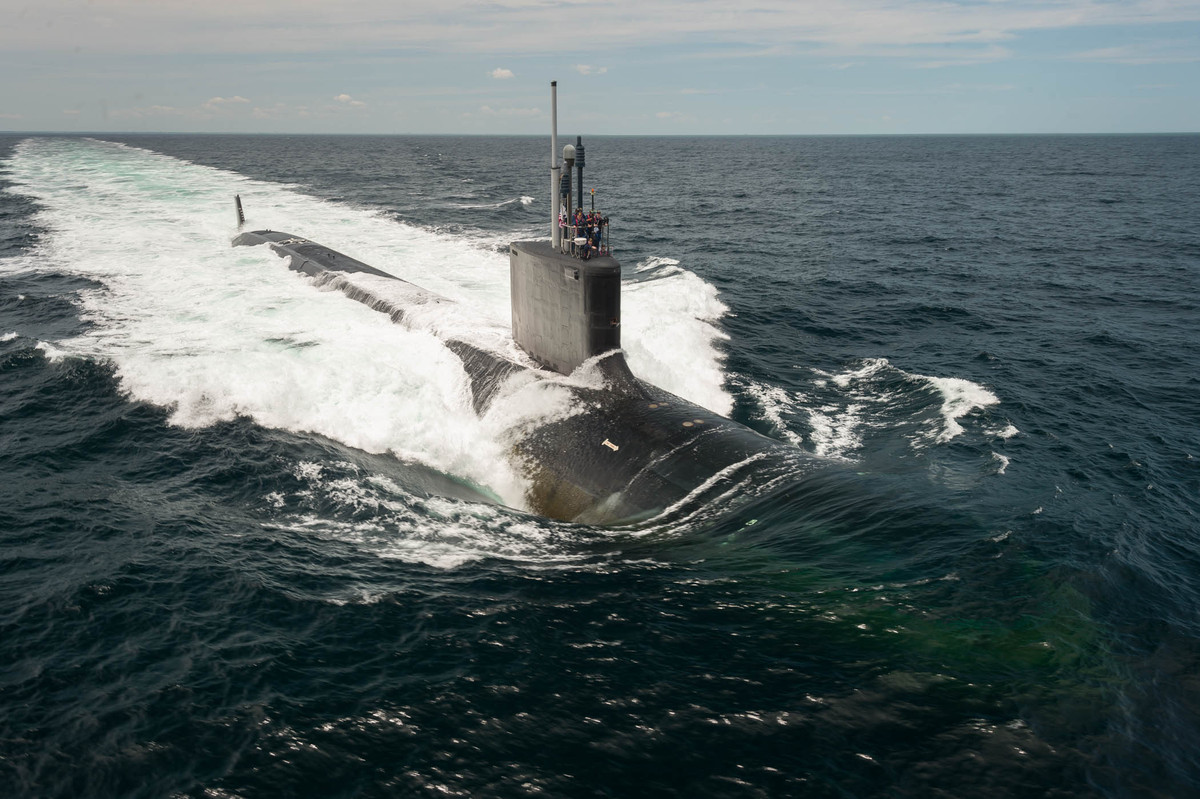Chiếc thứ hai là USS John Warner mang số hiệu SSn-785 lại là một chiếc tàu ngầm được đóng theo lớp Virginia. Nguồn ảnh: USNI.