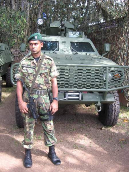 Xe thiết giáp đặc chủng được Indonesia xuất khẩu sang Srilanka làm phương tiện chiến đấu cho lực lượng đặc nhiệm của nước này. Có thể thấy, tiềm lực xuất khẩu quốc phòng của Indonesia là cực kỳ lớn và thậm chí đang ngày càng được mở rộng thêm. Nguồn ảnh: Pakistanpk.