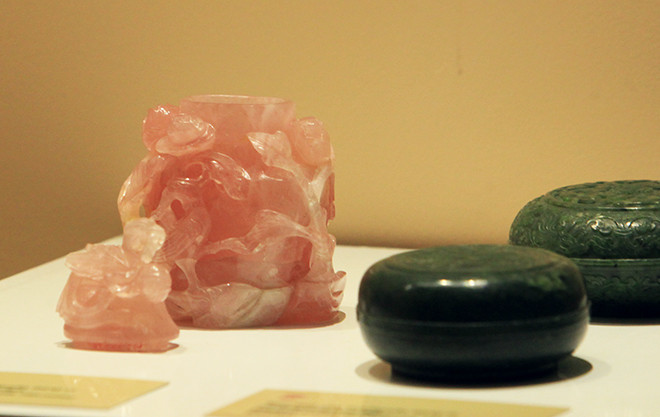 Bên cạnh việc xây hàng loạt công trình nghi lễ như đàn Nam Giao, điện Phụng Tiên, Thái Miếu, Thế Miếu, Hưng Miếu… nhà Nguyễn còn cho chế tác rất nhiều đồ nghi lễ, đồ dùng văn phòng bằng những vật liệu quý hiếm. Hiện một số bảo vật hoàng cung nhà Nguyễn được trưng bày tại Bảo tàng Lịch sử quốc gia (Hà Nội).