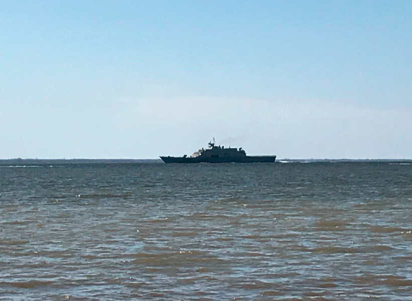 Theo thông tin chính thức được đăng tải trên trang web của Hải quân Mỹ là USNI, hôm thứ bảy tuần vừa rồi, tàu USS Litte Rock với sự hỗ trợ của một vài tàu cứu hộ Canada đã thoát được ra khỏi khu vực cảng Montreal. Nguồn ảnh: Twitter.