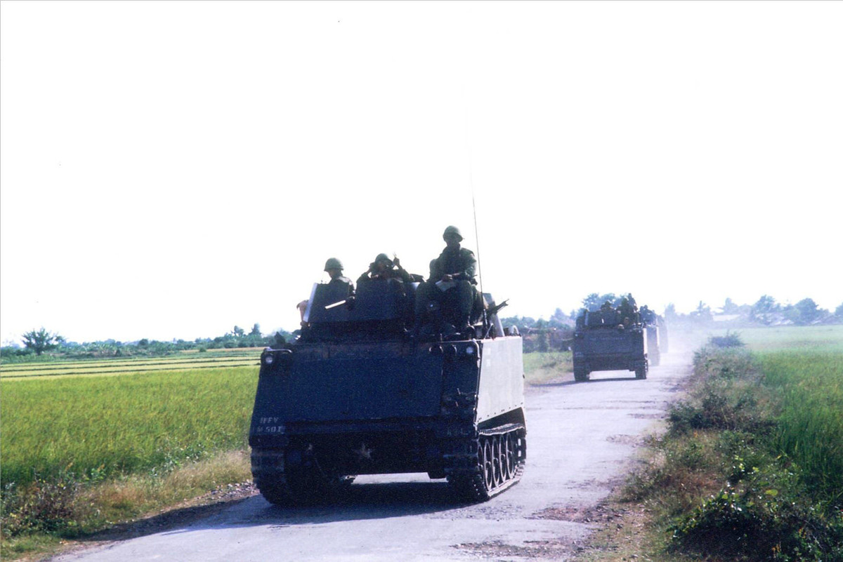 Các loại thiết giáp M113 cũng thường được Mỹ đưa tới miền Nam qua khu vực này để giảm tải cho cảng Sài Gòn khi đó đang có lượng hàng hóa quá lớn. Nguồn ảnh: Flickr.