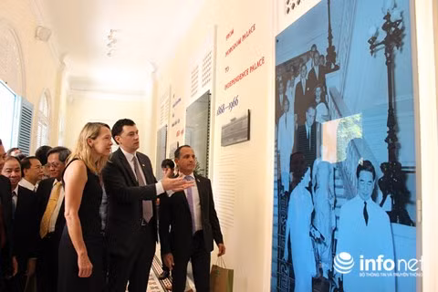 Triển lãm Từ dinh Norodom đến Dinh Độc Lập tại khuôn viên dinh Norodom cũ. (Ảnh: Hồng Phương)