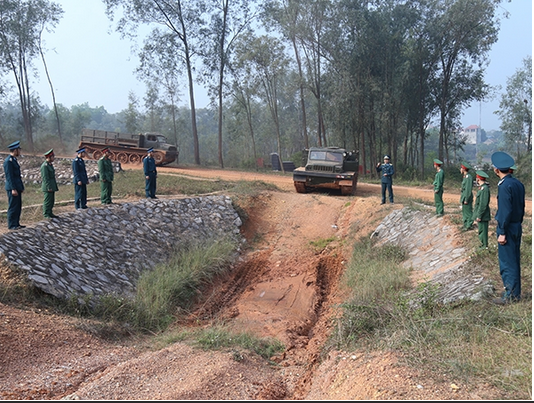 Xe bánh xích ATC-59G có trọng lượng rỗng là 13,75 tấn, xe có chiều dài 6,3 mét, rộng 2,6 mét và có chiều cao 2,8 mét. Nguồn ảnh: Datviet.