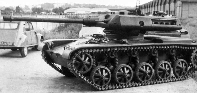 Tuy nhiên, việc được nghiên cứu và ra đời trong khoảng cuối những năm 50 và đầu những năm 60 của thế kỷ trước lại là quá muộn với kiểu đánh luồn sâu chặn hậu bằng xe tăng, vốn chỉ thích hợp trong giai đoạn đầu của Chiến tranh Thế giới thứ 2 khi mà các bên tham chiến kể cả Đức đều thiếu trầm trọng một loại súng chống tăng cá nhân. Nguồn ảnh: Wiki.