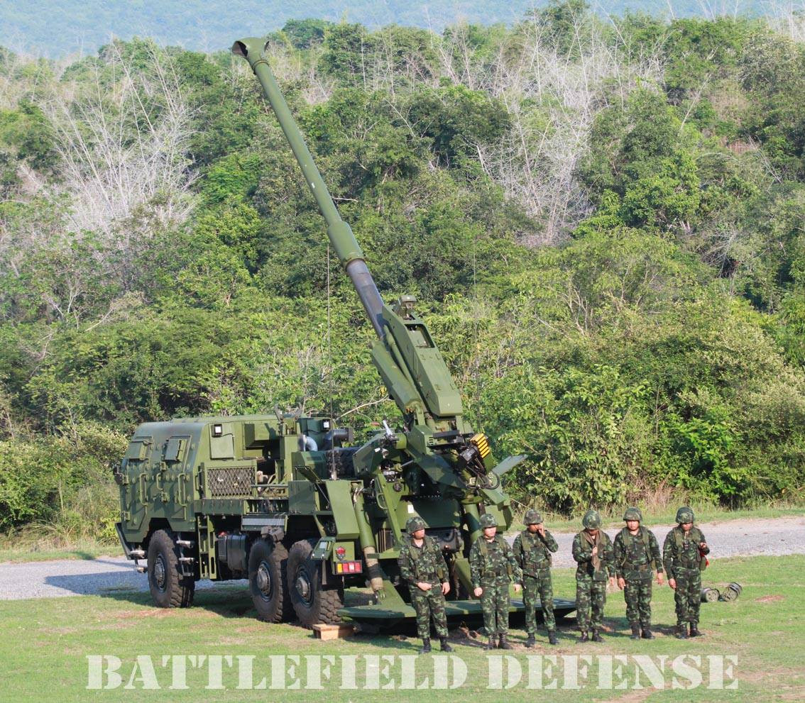 Hệ thống pháo tự hành ATMOS của Thái Lan trong một cuộc diễn tập bắn đạn thật. Nguồn ảnh: Defence.