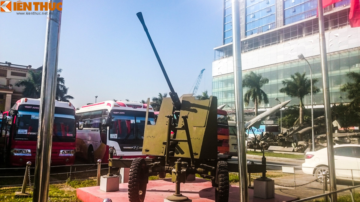 Cao độ của khẩu 61-K từ -5 cho tới 85 độ và có khả năng xoay 360 độ trên giá trục. Khẩu pháo này có tốc độ bắn lý thuyết tối đa 170 viên/phút, tốc độ bắn thực tế từ khoảng 80 tới 100 viên/phút.