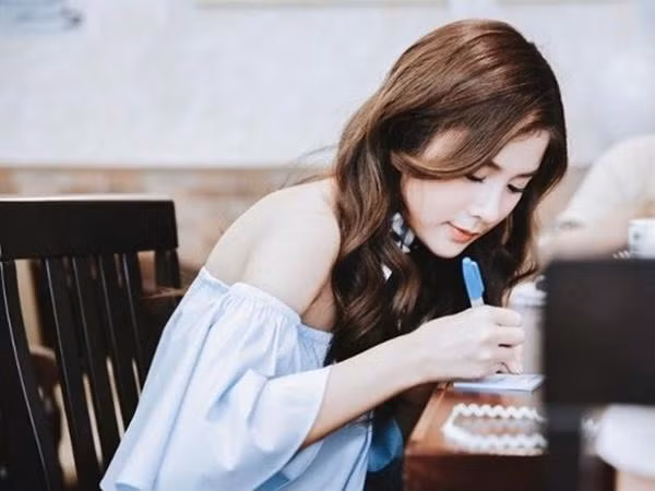 Một người tự tin có thể biến mình từ xấu thành đẹp - Ảnh Internet