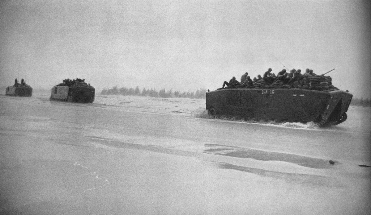 Phiên bản sử dụng pháo M49 105mm đã được chế tạo 210 đơn vị, phục vụ tốt ở chiến trường Việt Nam và hiện tại vẫn được sử dụng bởi lực lượng Thủy quân Lục chiến Philippines. Nguồn ảnh: Flickr.