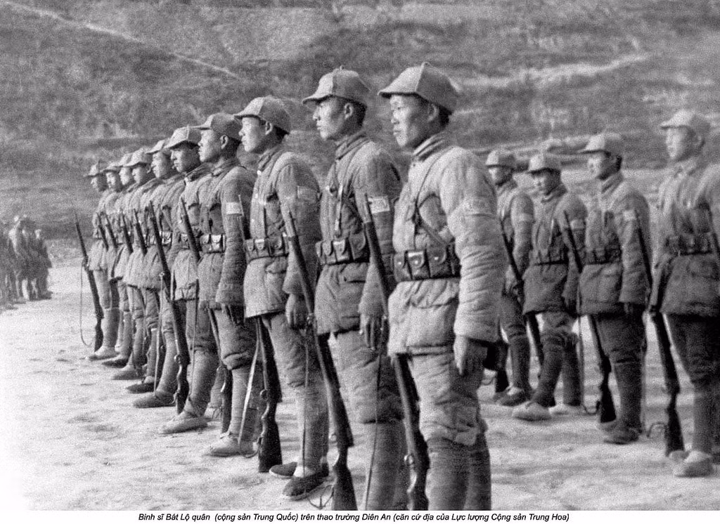 Quân đội Bát Lộ Quân với trang bị bao gồm quần áo dày (do chủ yếu hoạt động ở phía bắc Trung Quốc) kèm súng trường và mũ vải. Nguồn ảnh: Flickr.
