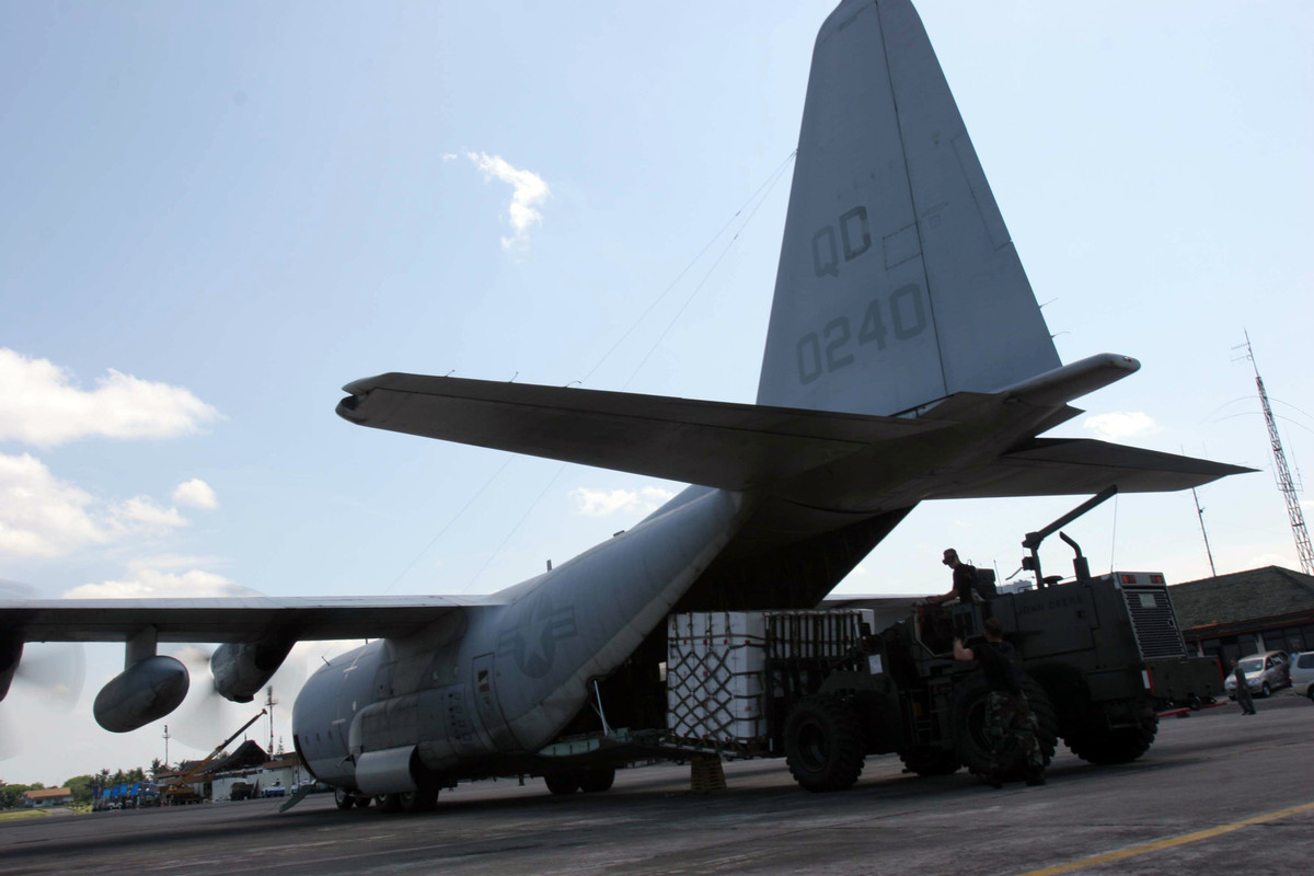 Các máy bay vận tải C-130 của lực lượng Phòng vệ trên biển Nhật Bản nằm trong biên chế phi đoàn vận tải tải số 61 với nhiệm vụ vận tải biển là chủ yếu. Lực lượng này hiện cũng đang được bổ sung thêm các loại máy bay vận tải loại NAMC YS-11 do Nhật Bản tự sản xuất trong tương lai. Nguồn ảnh: WIki.