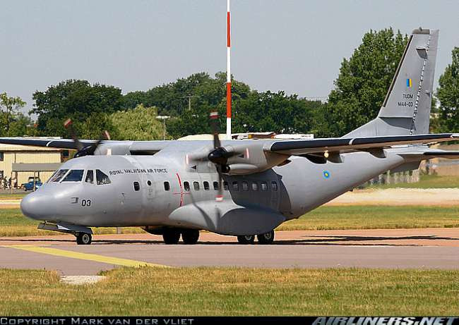 Tới nay, loại máy bay vận tải CN-235 của Indonesia đã được xuất khẩu tới rất nhiều quốc gia như Brunei, Burkina Faso, Pakistan, Philippine, Senegal hay thậm chí là Hàn Quốc. Khác với nhiều quốc gia xuất khẩu vũ khí khác trên thế giới, thị trường mà Indonesia nhắm vào là các quốc gia nhỏ, đang phát triển. Nguồn ảnh: Airliners.