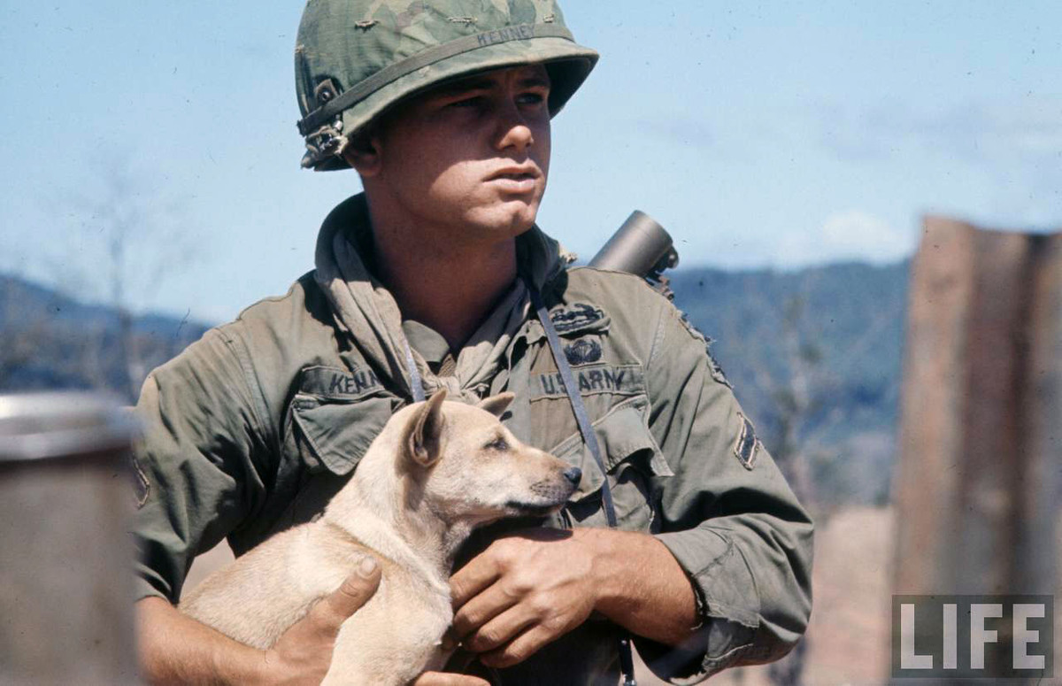 Sư đoàn dù 82 của Mỹ có mặt tại Đắk Tô từ sau năm 1965, ngay sau khi Quân đội Mỹ chính thức đưa quân vào chiến trường miền Nam Việt Nam. Nguồn ảnh: Life.