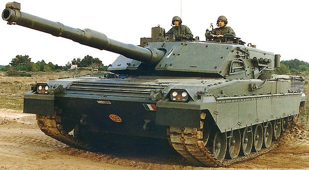 C1 Ariete được sản xuất chính thúc từ năm 1995 và ở trong biên chế của Quân đội Italia suốt từ thời gian đó tới nay. Chiếc xe tăng này có trọng lượng 54 tấn, dài 9,52 mét, rộng 3,61 mét và cao 2,45 mét. Xe có kíp lái 4 người, và không được trang bị hệ thống nạp đạn tự động. Nguồn ảnh: Exportmag.