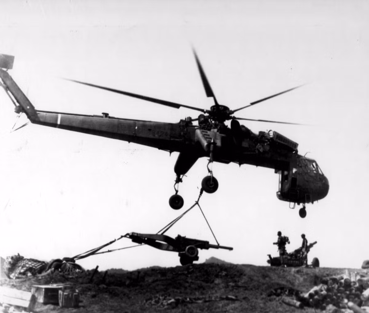 Cuộc chiến tranh Việt Nam cũng ghi nhận mức độ tham chiến kỷ lục của các loại trực thăng. Tính từ năm 1966 tới năm 1975, phía Mỹ đã bay tổng cộng hàng trăm nghìn phi vụ với 7.531.955 giờ bay. Nguồn ảnh: Flickr.