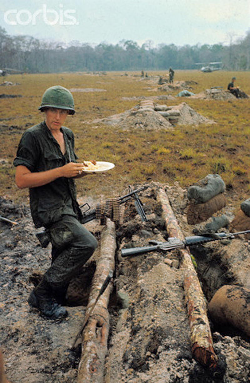 Có lẽ đây chính là lý do mà sau Junction City, Mỹ hạn chế không "vẽ" ra các kế hoạch hành quân có quy mô lớn tương tự dù cuộc chiến trên Chiến trường Việt Nam càng ngày càng leo thang. Và đặc biệt, chiến thuật đổ bộ đường dù mãi mãi không bao giờ được Mỹ sử dụng ở Việt Nam nữa mà thay vào đó là vận tải lính dù bằng trực thăng - vốn dĩ cơ động và triển khai quân nhanh hơn nhiều. Nguồn ảnh: Corbis.