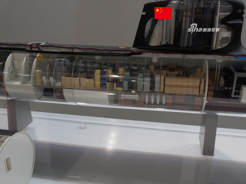 Tàu ngầm Scorpene phiên bản S-BR được trang bị động cơ điện-diesel với công nghệ API cùng pin dung lượng cao, cho phép tàu có khả năng di chuyển với tốc độ tối đa 20 hải lý/giờ khi lặn (tương đương 37 km/h). Nguồn ảnh: Sina.