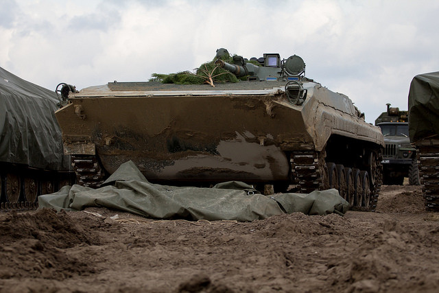 Điểm mất chốt của chiếc BMP-1AK mà Ukraine mới nhận được đó là hệ thống phóng tên lửa chống tăng của nó đã bị tháo bỏ, điều này là khá khó hiểu vì nòng pháo 73mm mà nó được trang bị hoàn toàn không có khả năng đối đầu với các loại xe tăng chủ lực chiến trường hiện đại ngày nay. Nguồn ảnh: Flickr.