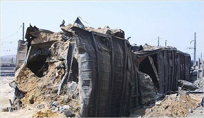 Xác toa tàu sau vụ nổ (Ảnh: Chosun Ilbo)