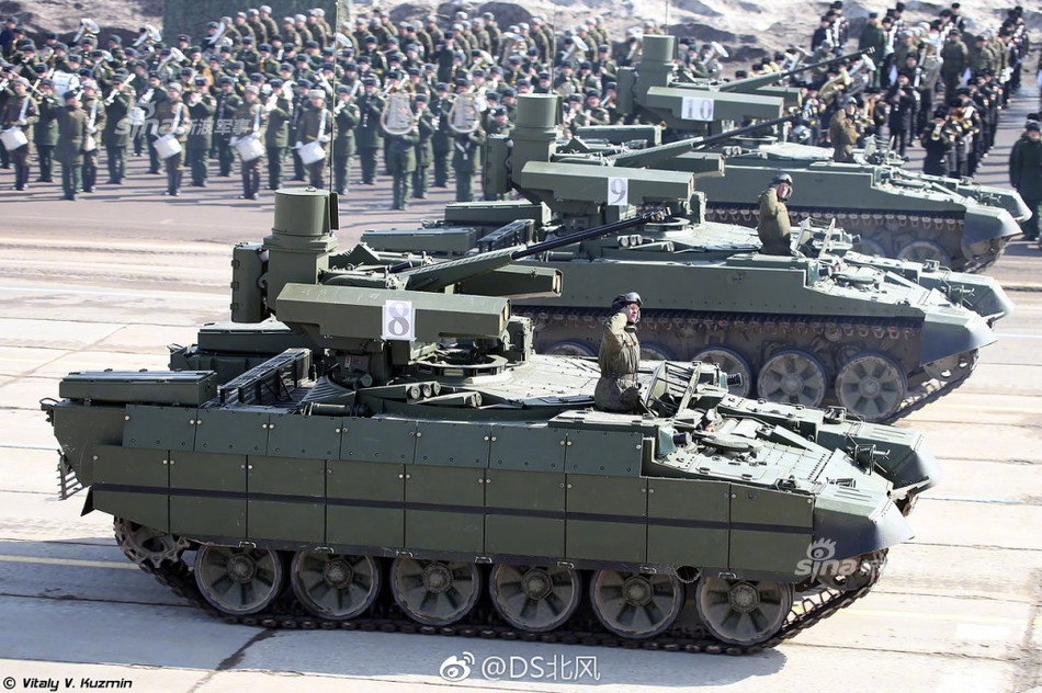 Xe có dự trữ nhiên liệu 1200 lít. Cho phép nó di chuyển được với quãng đường tối đa 550 km/h, tùy thuộc vào loại địa hình. Nguồn ảnh: Sina.