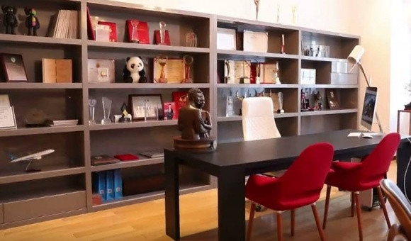 Thăm quan phòng làm việc hoành tráng của Huỳnh Hiểu Minh.