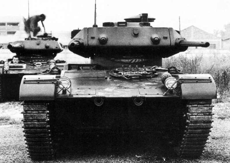 Dự án xe tăng ELC sau đó đã bị hủy bỏ, toàn bộ 10 chiếc xe tăng với đủ kiểu thiết kế tháp pháo khác nhau sau đó đã được cho vào viện bảo tàng và chưa có bất cứ một chiếc ELC nào từng được biên chế cho quân đội Pháp. Nguồn ảnh: Tanker.