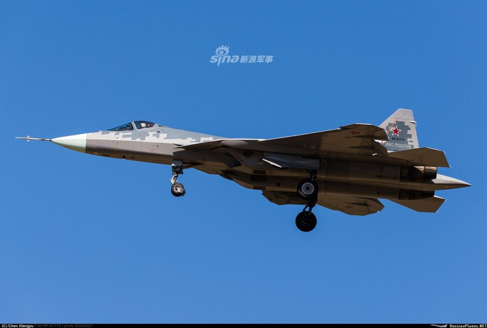 Trước đó, hai động cơ Saturn AL-41F1 được trang bị cho máy bay chiến đấu Su-57 cho phép nó bay với tốc độ tối đa Mach 2 tương đương 2130 km, tốc độ hành trình Mach 1,6 tương đương với 1700 km. Tầm hoạt động tối đa ở tốc độ cận âm là 3500 km, ở tốc độ siêu âm là 1500 km. Nguồn ảnh: Sina.