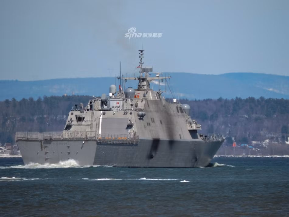 Hình ảnh tàu USS Litte Rock đang chuẩn bị ra khỏi địa phận Canada. Nguồn ảnh: Sina.