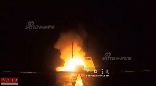 Tổng cộng Hải quân Pháp đã có 3 khinh hạm FREMM là FS Aquitaine, FS Auvergne và FS Languedoc trên vùng biển phía Đông Địa Trung Hải, ngoài khơi Israel trong cuộc tấn công Syria hôm 14/4 vừa rồi, tuy nhiên chỉ duy nhất khinh hạm mang tên Languedoc có thể khai hỏa vào phía Syria, các tàu còn lại được cho là gặp sự cố hoặc không có nhiệm vụ khai hỏa. Nguồn ảnh: Sina.