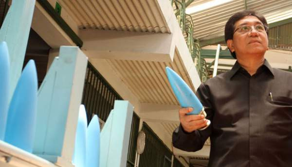 Indonesia cũng sản xuất được loại đạn khói cỡ 70mm. Loại đạn khói này đã vượt qua 43 đối thủ từ khắp thế giới để giành được quyền xuất khẩu tới Chile. Nguồn ảnh: Defencepk.