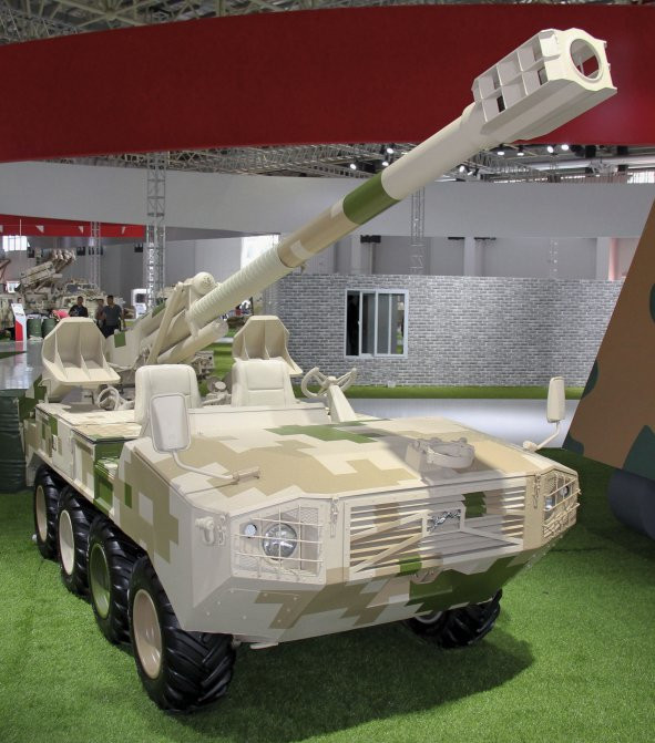 Cũng trong năm 2016 tại triển lãm hàng không Chu Hải, một loại pháo tự hành rất "dị" khác cũng được Trung Quốc cho ra mắt đó là loại pháo tự hành mang tên "Bobcat: với cỡ nòng 120mm.