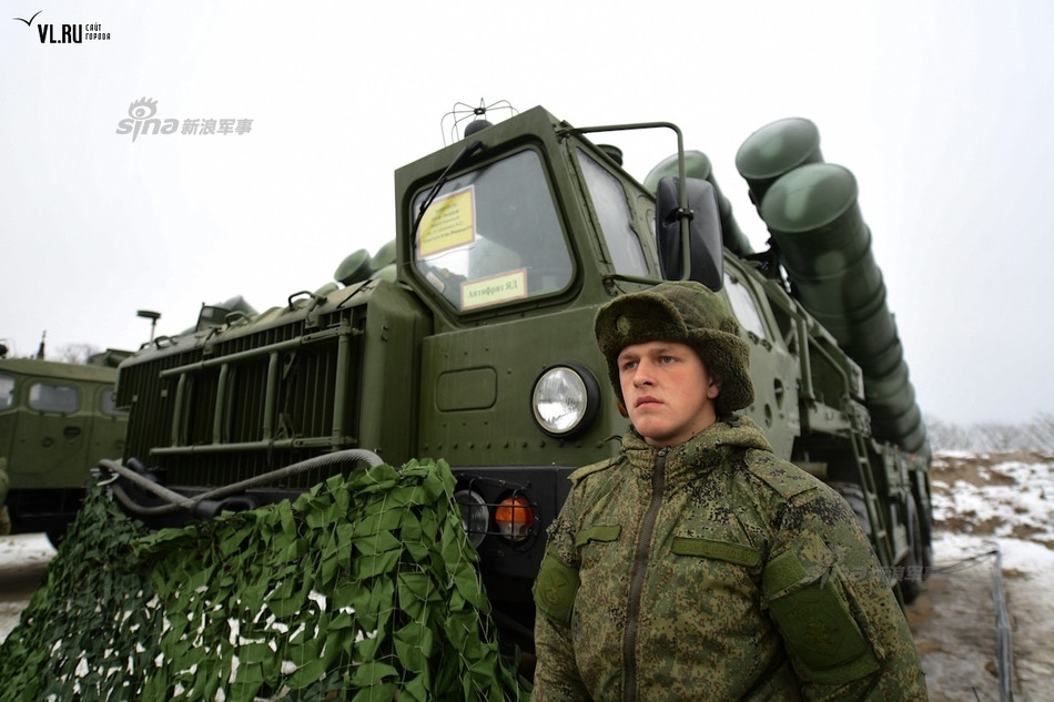 Theo thông tin mới nhất vừa được TASS đăng tải, các bộ phận đầu tiên của tổ hợp tên lửa S-400 hiện đã được Nga chuyển tới Trung Quốc theo đúng thời hạn ban đầu của hợp đồng giữa hai nước đề ra. Nguồn ảnh: Vlru.