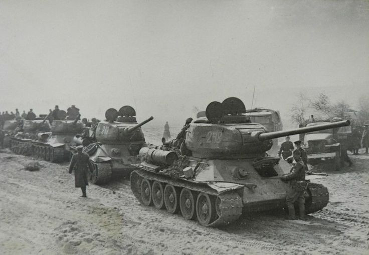 Không đòi hỏi yêu cầu kỹ thuật cao, tuy nhiên hiệu quả tác chiến của T-34 lại cực kỳ cao do nó có thiết kế rất tốt, lấy tốc độ làm ưu thế và đương nhiên, lợi thế số đông luôn là một trong những quân bài chủ chốt của Liên Xô trong cuộc chiến này. Nguồn ảnh: Warhistory.