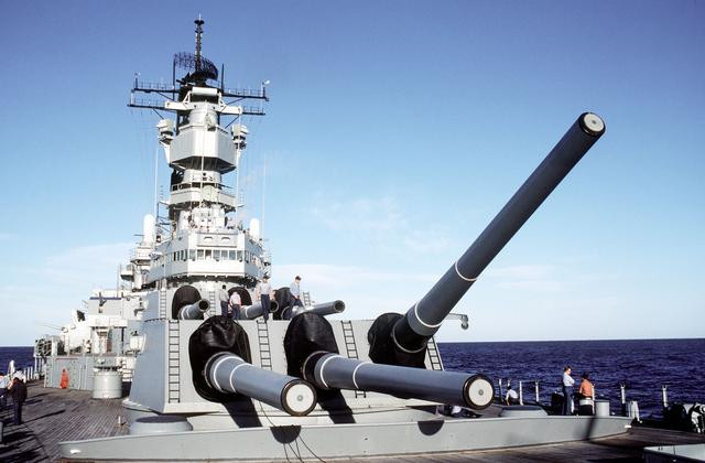 Hỏa lực trên thiết giáp hạm Montana được báo chí Mỹ thời bấy giờ gọi là "Hơi thở của quỷ" với tổng cộng 12 pháo 406mm/56 và 20 pháo 127mm/54. Kèm theo đó là khoảng 40 khẩu pháo 40mm và 56 khẩu 20mm làm nhiệm vụ phòng không. Nguồn ảnh: Tube.