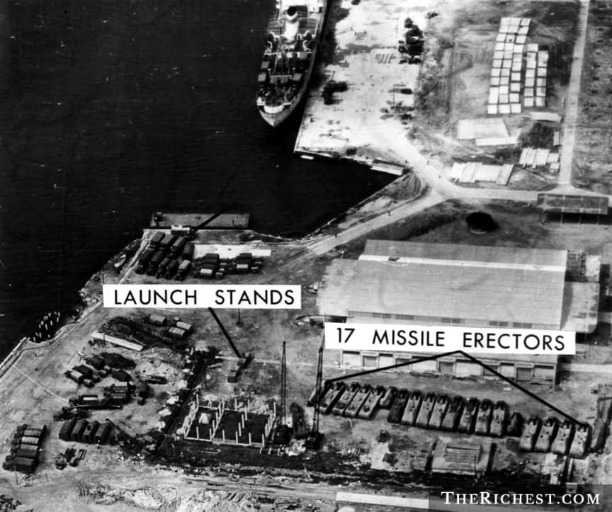 Các cảng biển - nơi những tên lửa từ Liên Xô được chở tới Cuba cũng được đưa vào trong tầm ngắm của các máy bay do thám Mỹ. Nguồn ảnh: Richest.