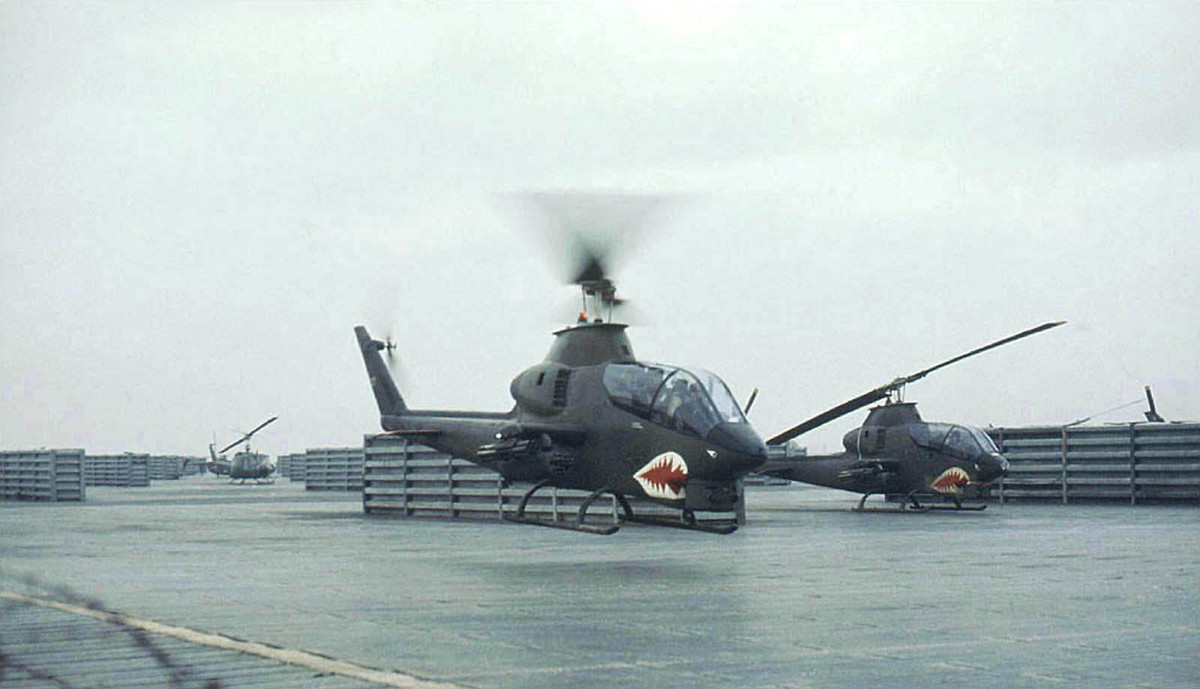 Nằm trên trục Quốc lộ 1, sân bay quân sự Đức Phổ là một trong những căn cứ hỗ trợ quan trọng nhất của Mỹ và quân đội ngụy Sài Gòn ở miền Trung Việt Nam. Nguồn ảnh: Flickr.