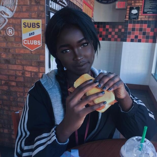 Nhiều người gọi cô là Lolita, những thông tin về cô gái này vẫn rất bí ẩn.