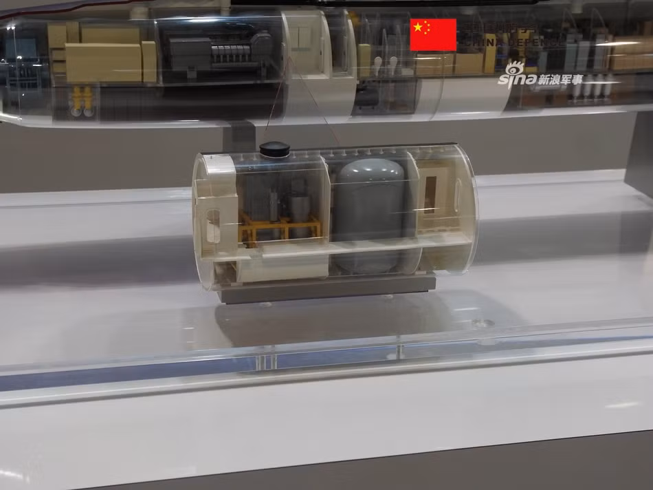 So với phiên bản gốc, phiên bản S-BR dài hơn khoảng 15 mét và có chiều dài tổng cộng 75 mét. Tàu có khả năng hoạt động với tầm rộng tối đa 12.000 km khi nổi và 1000 km khi lặn. Nguồn ảnh: Sina.