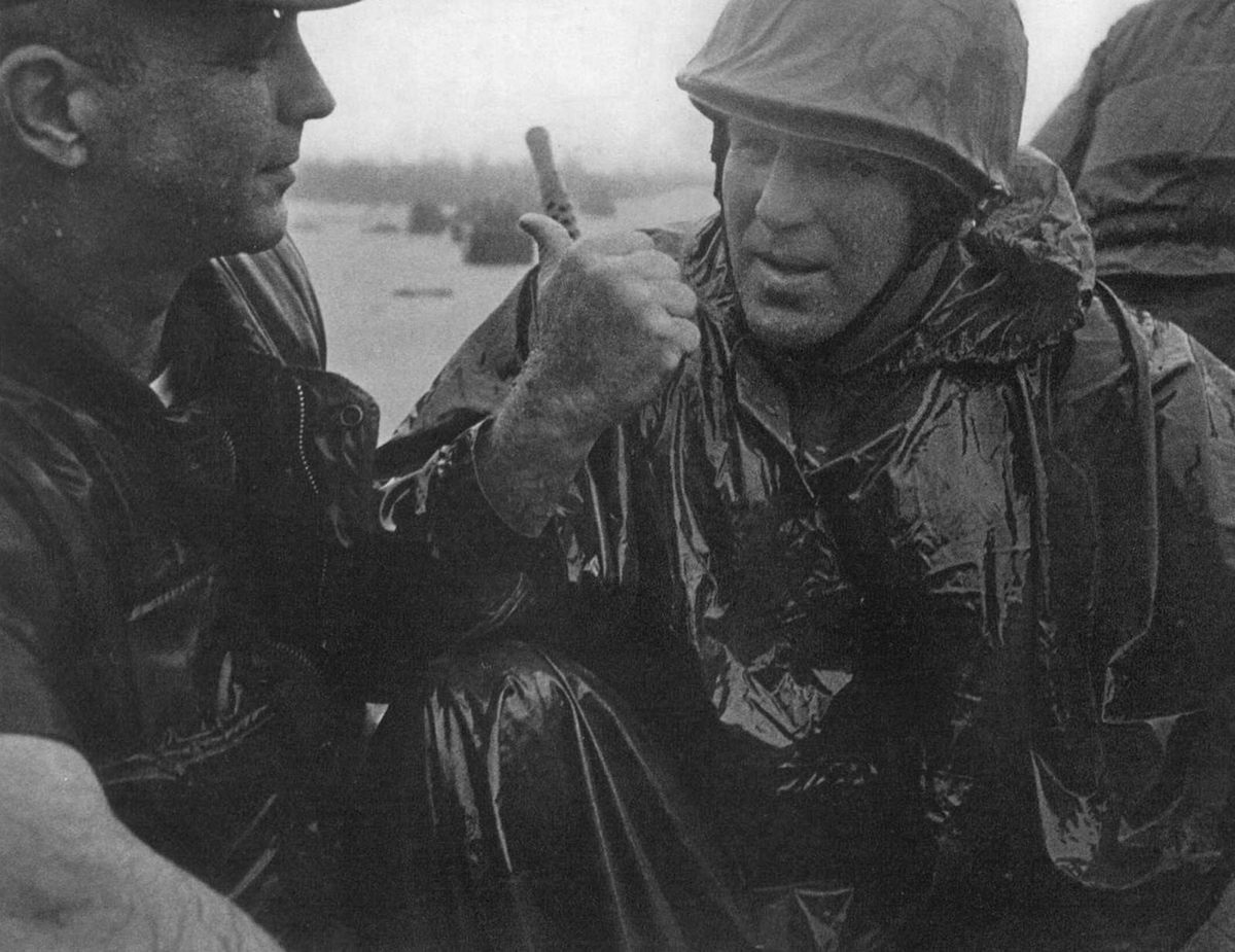 Binh lính Mỹ tham gia cuộc đổ bộ vào Việt Nam trong mùa mưa năm 1967. Nguồn ảnh: Flickr.