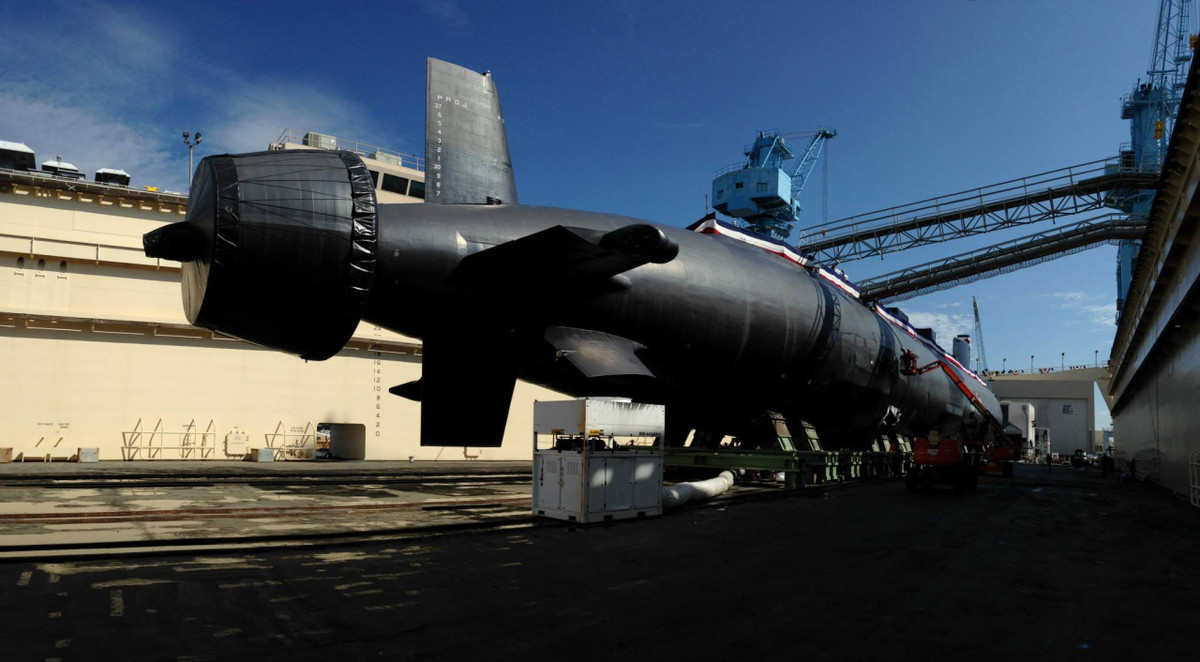 Không giống như các tàu ngầm lớp Ohio, tàu ngầm thuộc lớp Virginia này chỉ được trnag bị 12 giếng phóng tên lửa Tomahawk với tối đa số lượng tên lửa có thể mang theo là 37 quả. Nguồn ảnh: USNI.