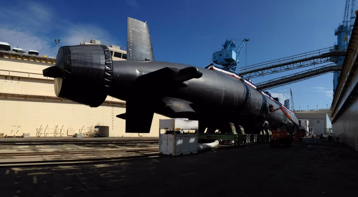 Không giống như các tàu ngầm lớp Ohio, tàu ngầm thuộc lớp Virginia này chỉ được trnag bị 12 giếng phóng tên lửa Tomahawk với tối đa số lượng tên lửa có thể mang theo là 37 quả. Nguồn ảnh: USNI.