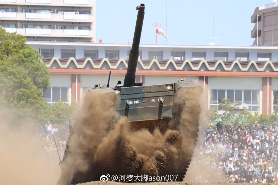 Hiện tại, xe tăng Type 10 đang là dòng xe tăng hiện đại nhất của Lực lượng Phòng vệ Nhật Bản và cũng là loại xe tăng đắt bậc nhất thế giới hiện nay với giá khoảng 9 triệu USD cho mỗi chiếc. Nguồn ảnh: Sina.