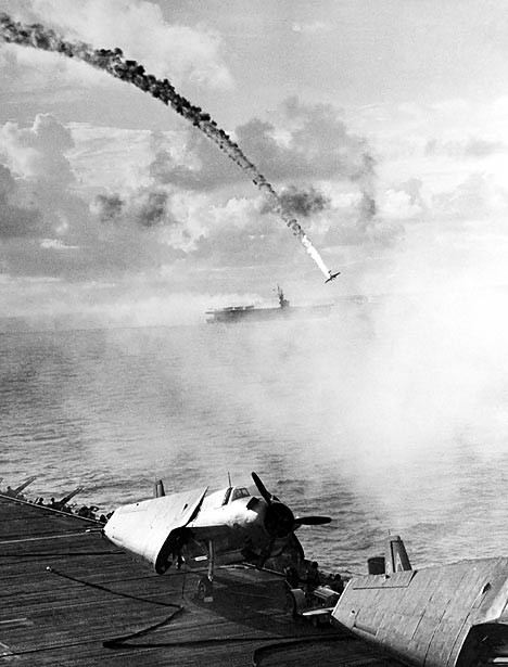 Nghe có vẻ điên rồ nhưng chiến thuật này của Không quân Nhật lại hiệu quả một cách khó tin. Cụ thể, phía Mỹ thống kê đã có khoảng 3800 phi công Thần Phong của Nhật bị tiêu diệt, đổi lại Mỹ có thiệt hại 7000 nhân mạng. Nguồn ảnh: Archive.