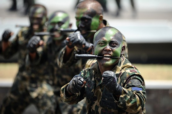 Lực lượng đặc nhiệm Thủy quân Lục chiến của quốc gia này cũng đặc biệt tinh nhuệ. Dù là một quốc gia Hồi giáo, Indonesia vẫn đồng ý cho nữ giới phục vụ trong quân đội và không hạn chế các binh chủng cho lực lượng nữ này. Nguồn ảnh: Indonesian.