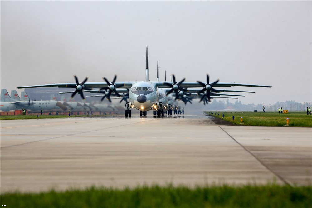 Dù đã bước vào thời đại phản lực tên lửa từ lâu nhưng dường như chế tạo động cơ phản lực vẫn không phải là thế mạnh của Trung Quốc. Vận tải cơ Y-9 được trang bị 4 động cơ Ngô Giang FWJ-6C do Trung Quốc tự chế tạo. Nguồn ảnh: Defence.